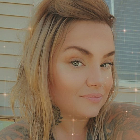 Meet your Posher, Carolyne - Picture 1 of 1